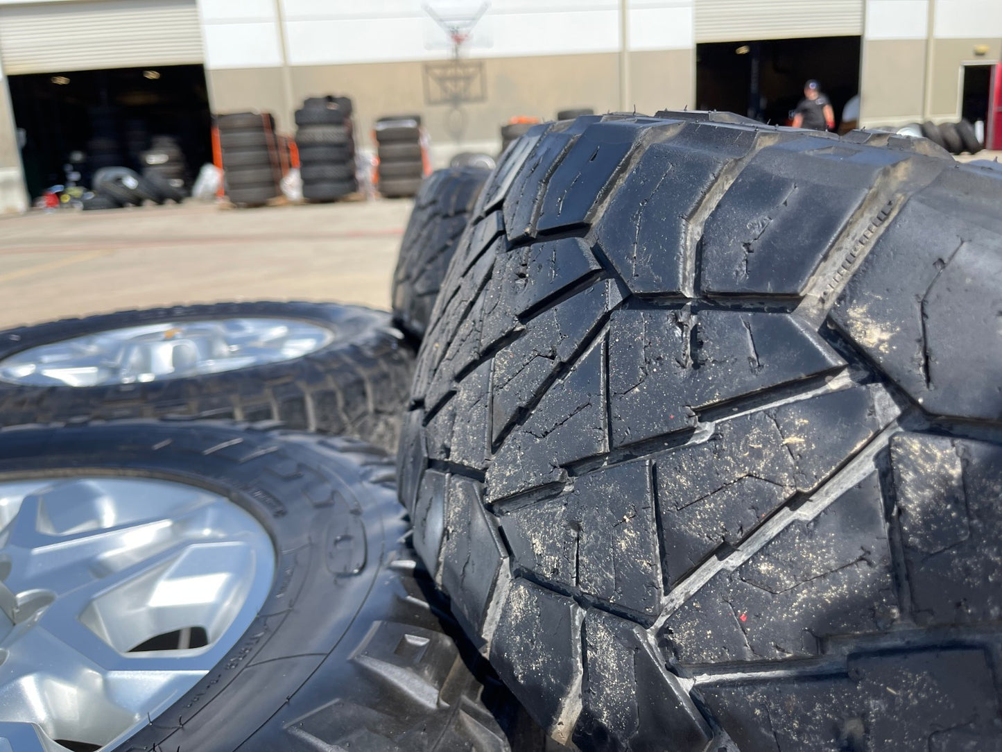 18" Chevy Silverado 2500 3500 OEM 5959 wheels rims tires SET NITRO R/T