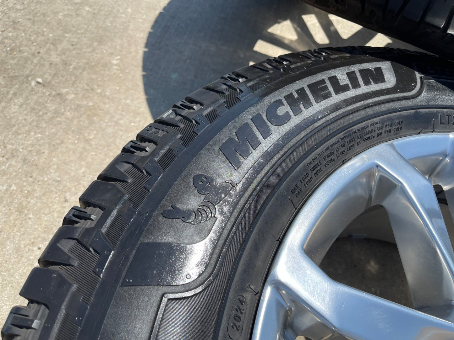 20" GMC Sierra Yukon AT4 Tahoe OEM 5924 wheels rims tires SET MICHELIN