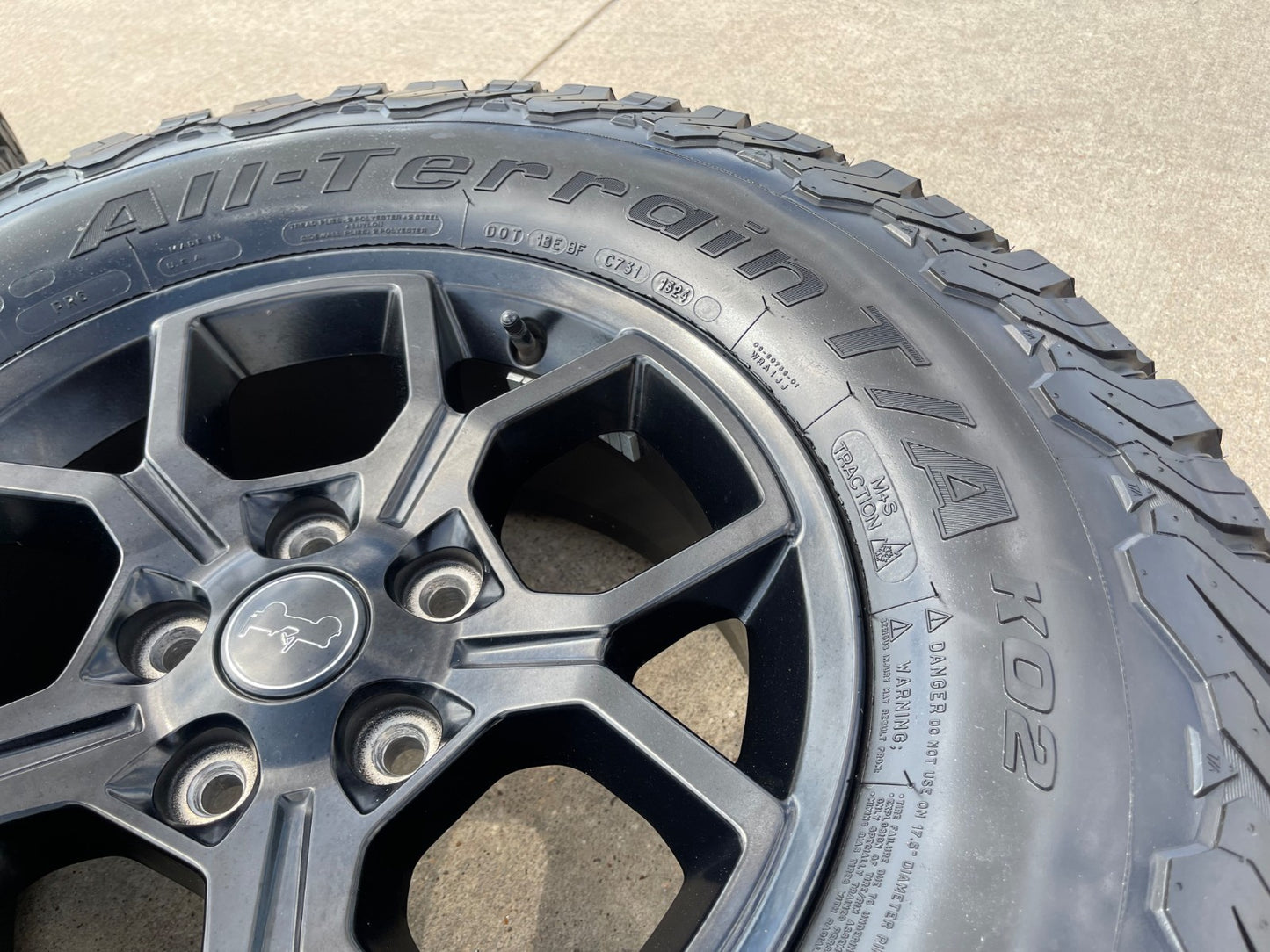 17" Jeep Gladiator RUBICON OEM wheels rims black Wrangler 9326 SET BFG A/T 33"