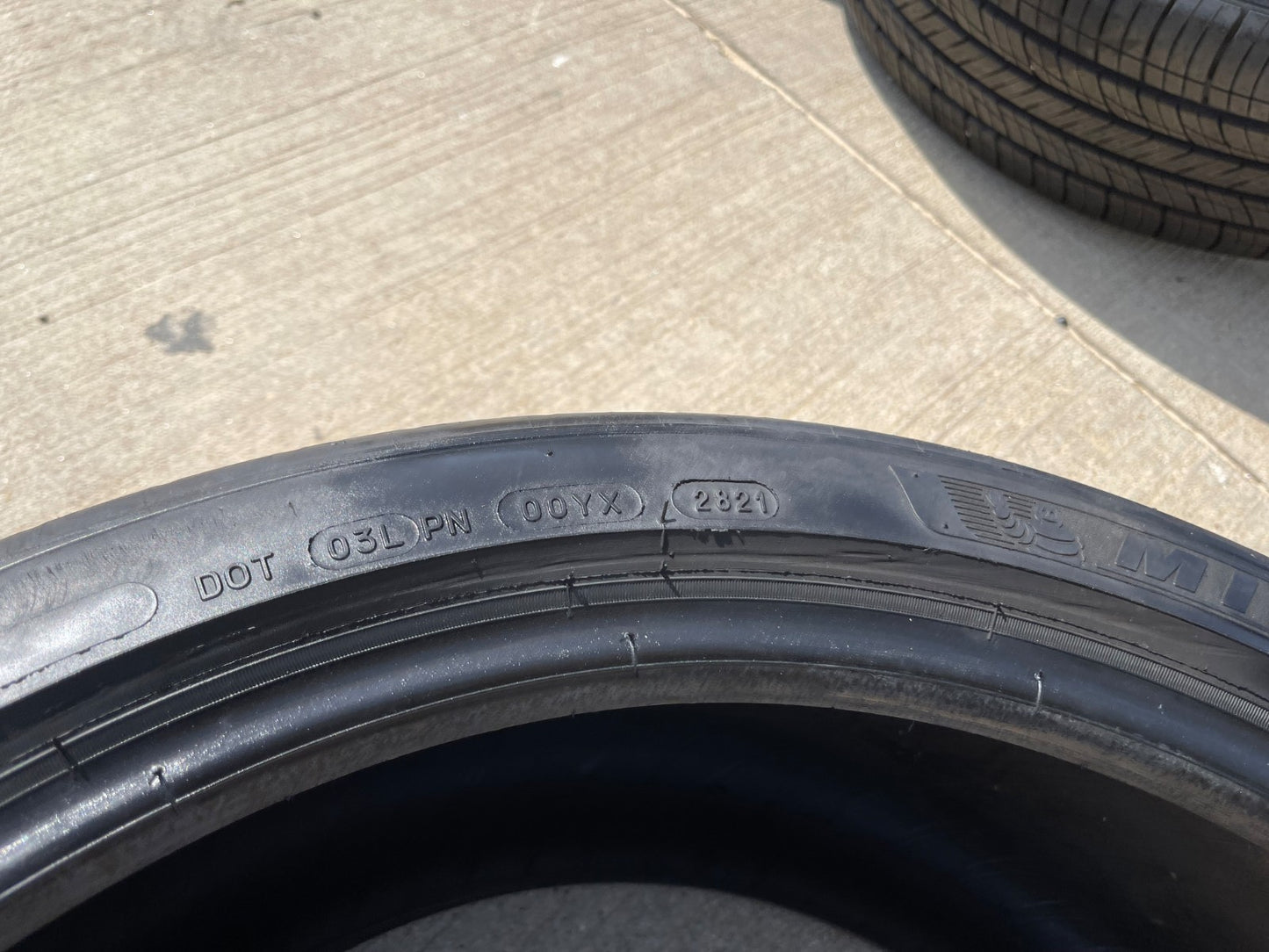 (1) 255/35/20 Michelin Pilot Sport A/S 4 All Season 98Y XL 255/35R20 tire