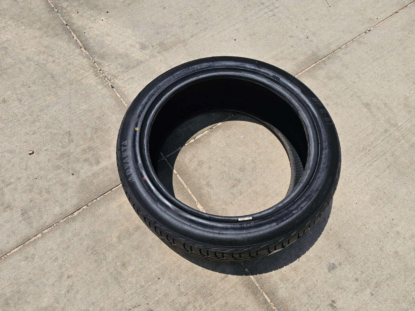 (1) 245/45/20 Advanta HPZ-01 tire SL 245/45R20 99W NEW