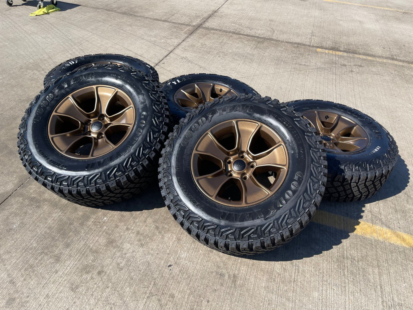 (5) 17" Jeep Wrangler Rubicon OEM 96226 wheels rims Gladiator GOODYEAR 33" NEW