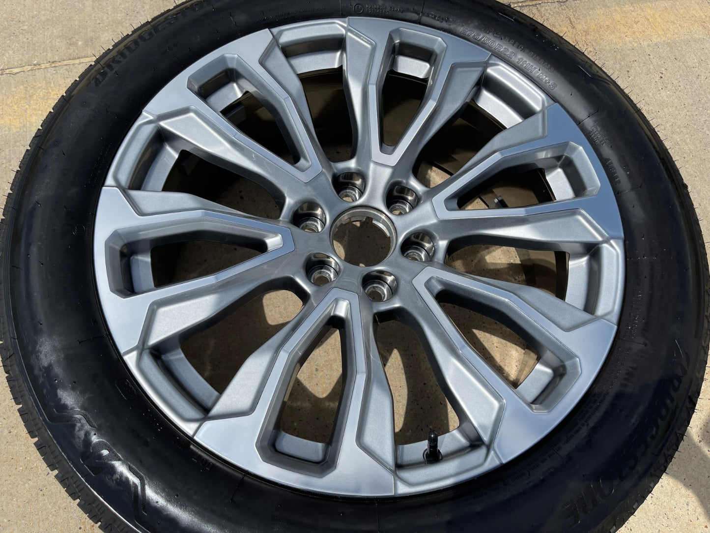 22" GMC Yukon Sierra DENALI OEM wheel rim 14025 97000 tire (1) spare BRIDGESTONE