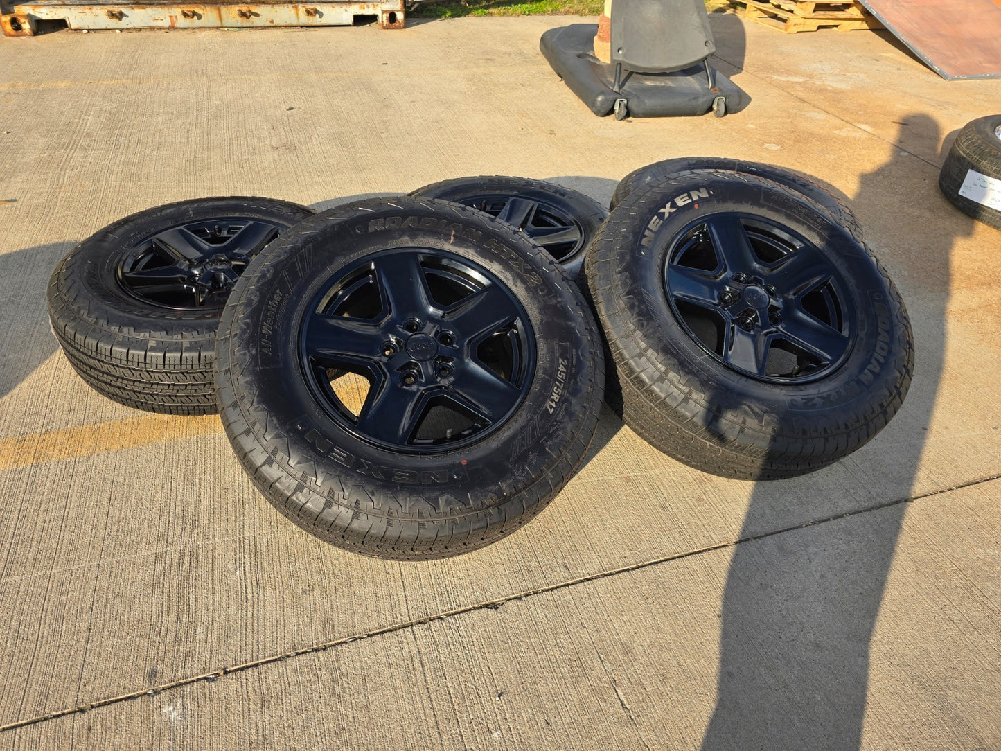 17" Jeep Gladiator BLACK OEM wheels rims 9235 Wrangler 2024 2025 2026 NEW