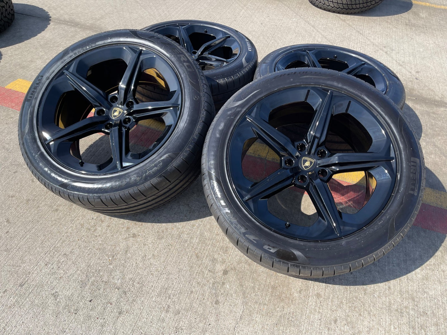 21" Lamborghini Urus OEM wheels rims Taigete 2018 2019 2023 2024 2025 PIRELLI