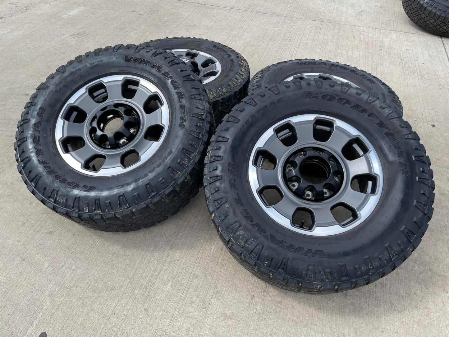 18" Ford F-250 F-350 OEM TREMOR rims wheels 10482 tires DURATRAC R/T 35"