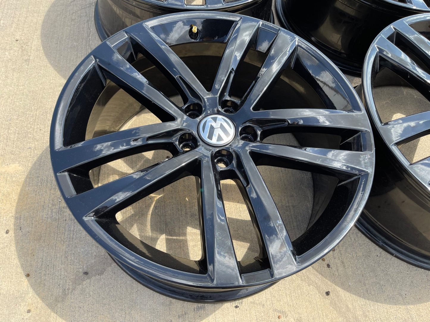 19" VW Atlas Tiguan Passat Golf GTI Jetta OEM 70002 Salvador black wheels rims