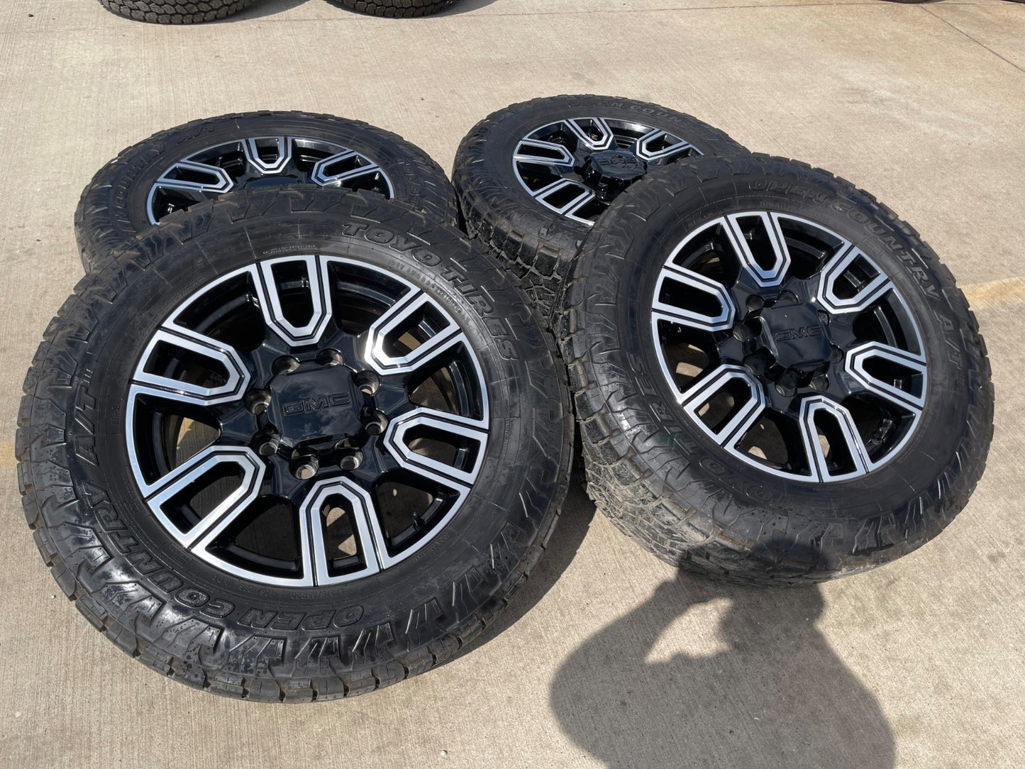 20" GMC Sierra AT4 2500 3500 OEM wheels rims 5950 Silverado tires TOYO A/T3