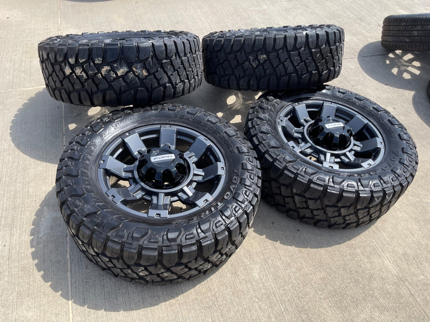 20" Ford F-250 F-350 OEM 10296 10485 Lariat wheels rims SET 2025 2026 TOYO 35"