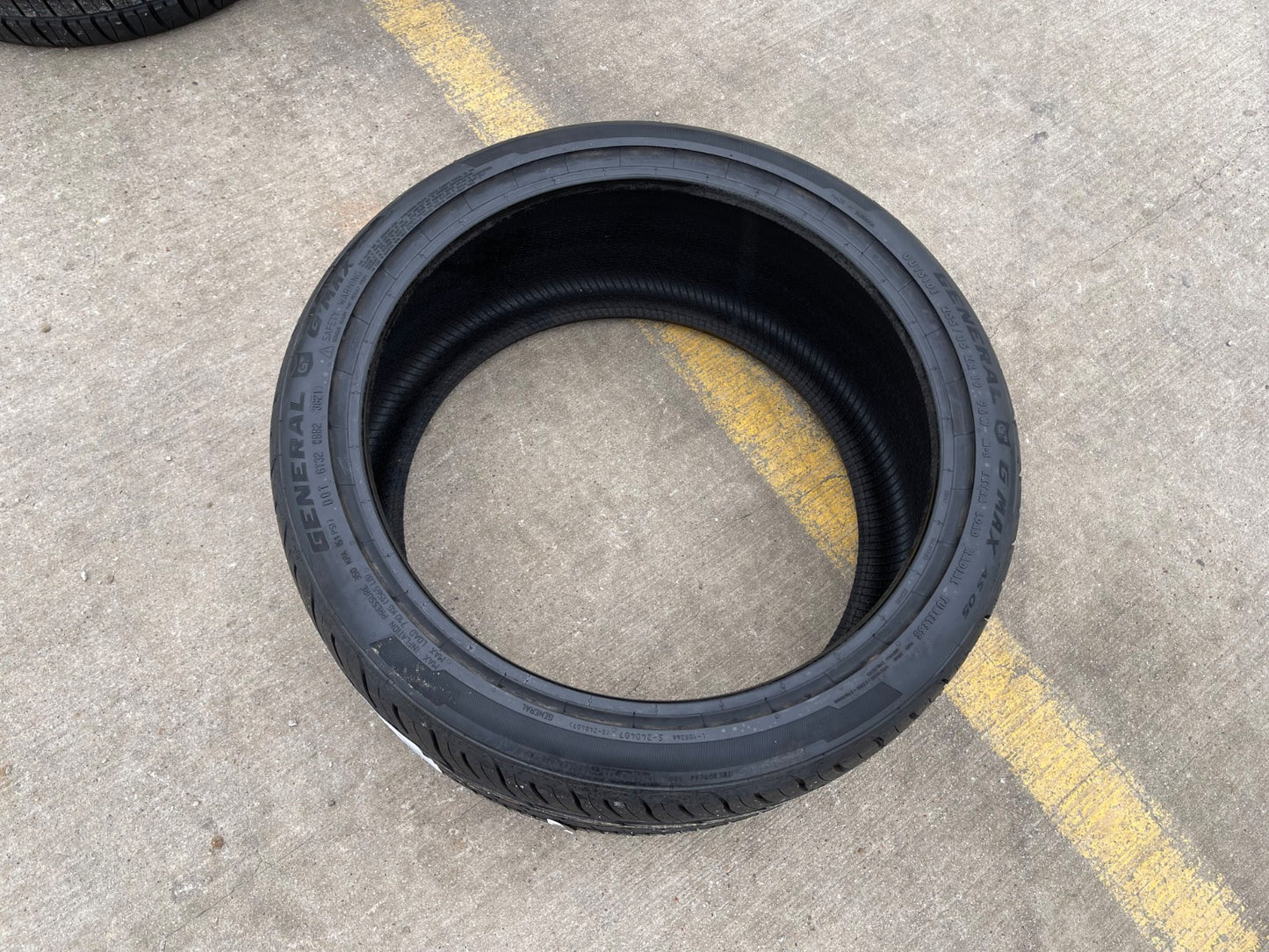 (1) 255/35/19 General G-Max A/S-05 tire 255/35/19 96W NEW