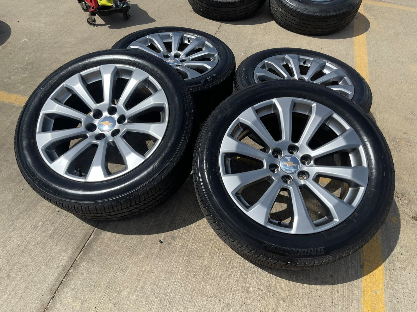 22" Chevy Silverado High Country OEM 5922 wheels rims Tahoe BRIDGESTONE SET