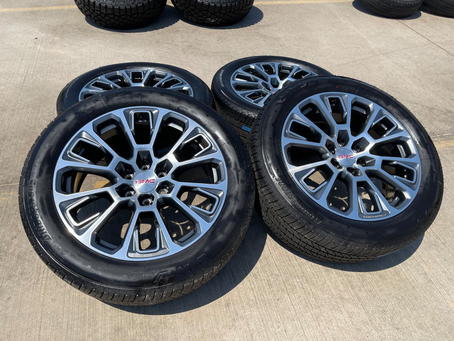 22" GMC Yukon Sierra DENALI OEM wheels rims Tahoe PIRELLI 2025 2026 2027 NEW