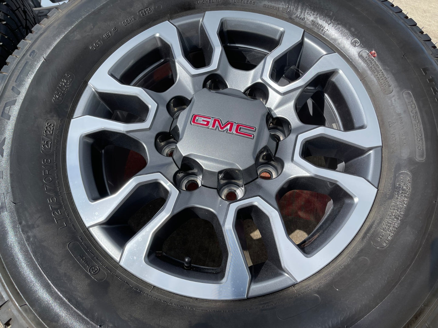 18" GMC Sierra AT4X Chevy Silverado 2500 3500 OEM 5949 wheels rims MICHELIN NEW
