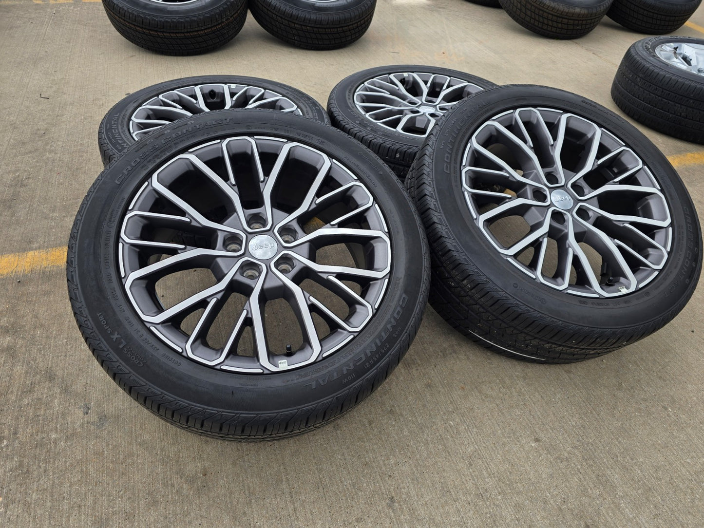 21" Jeep Grand Cherokee L OEM wheels rims 9290 Durango CONTINENTAL