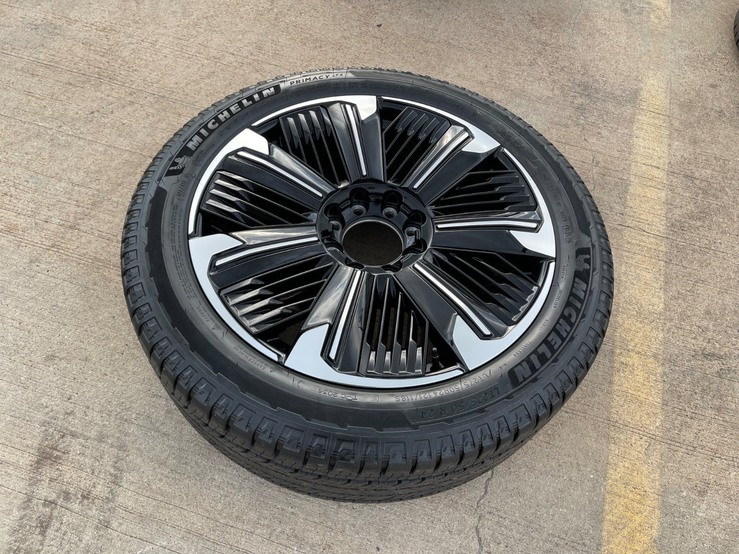 24" Cadillac Escalade IQ EV OEM 8x165 wheel rim Hummer 2500 2025 MICHELIN NEW