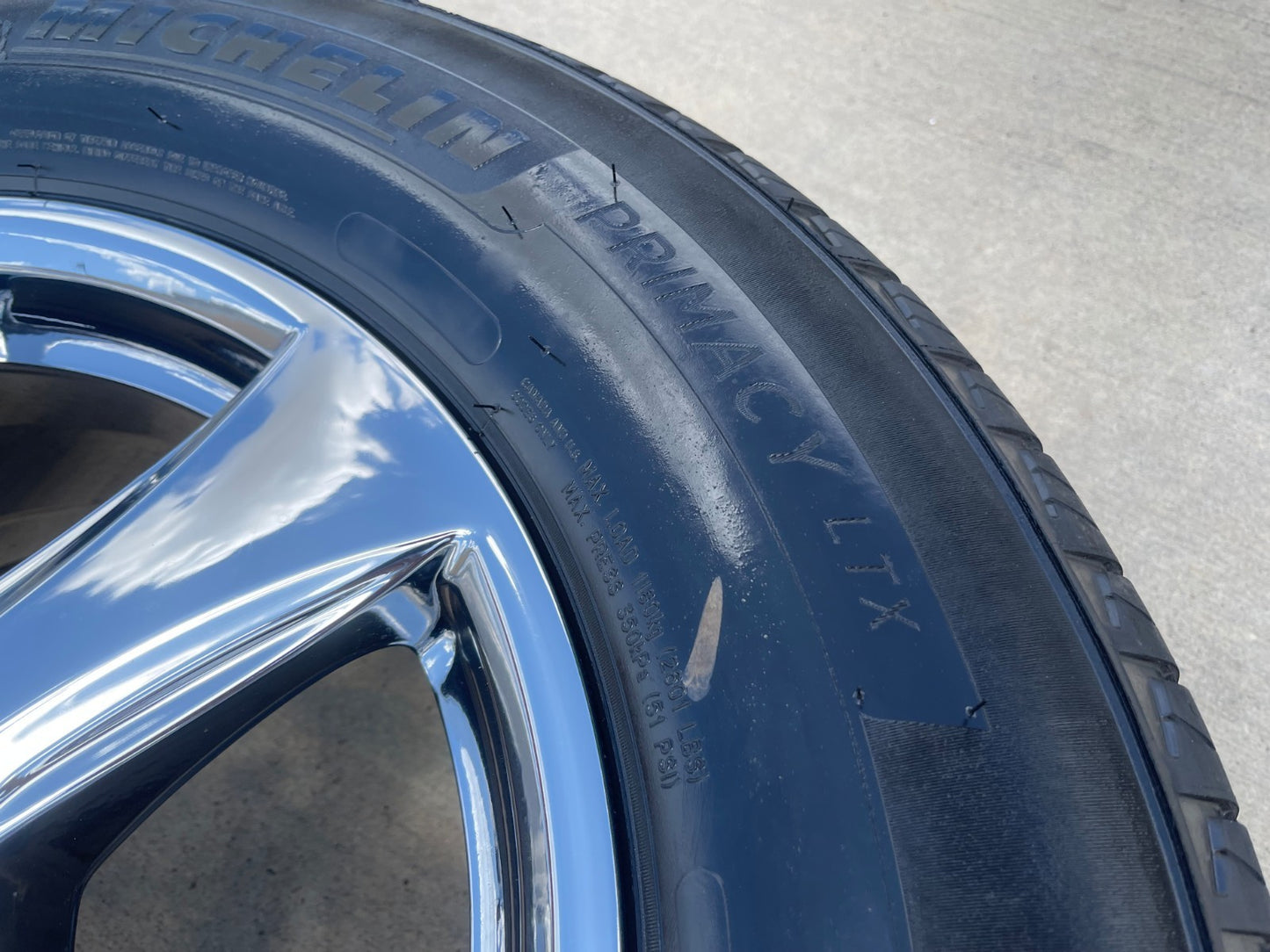 (1) 18" Ford F-150 Lariat OEM rim wheel 10168 tire Expedition MICHELIN NEW