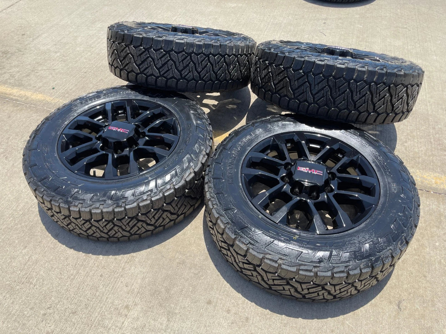 20" GMC AT4 Chevy Silverado Trail Boss 2500 87847207 OEM wheels rims NEW NITTO