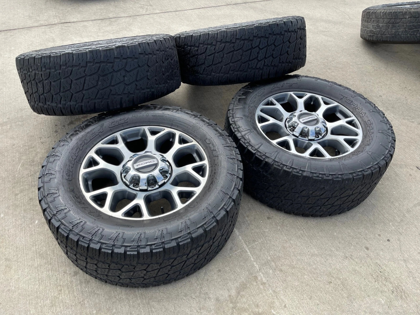 20" Ford F-250 F-350 OEM Lariat wheels rims 10292 tires NITTO 35"