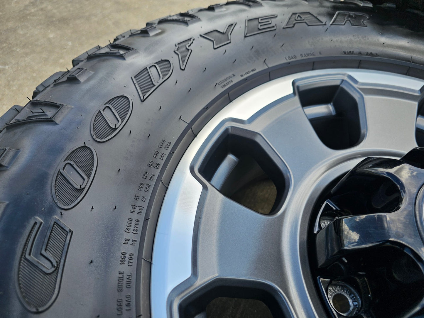 18" Ford F-250 F-350 OEM TREMOR rims wheels 10482 tires SET DURATRAC R/T 35"