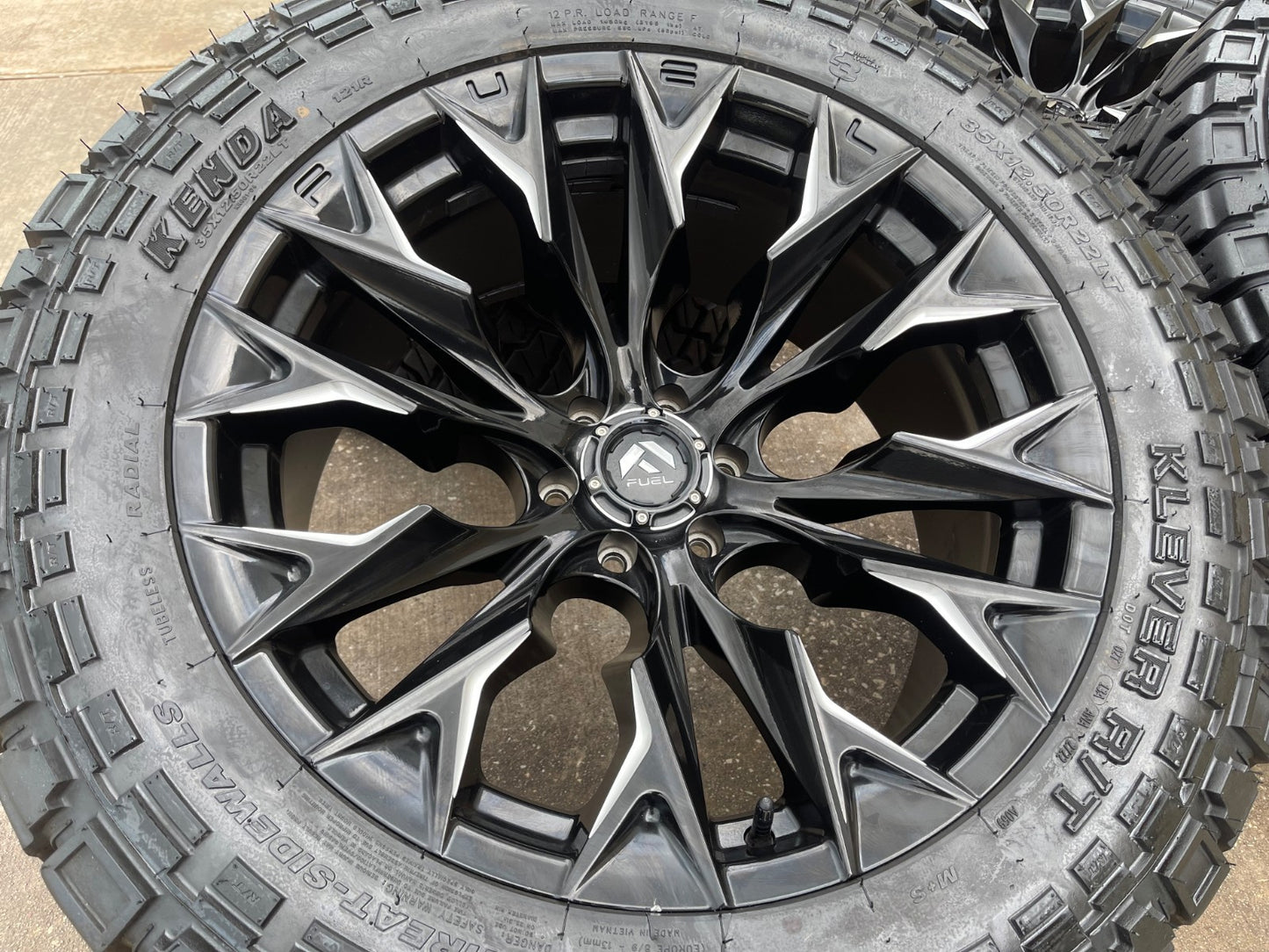22" 22x10 FUEL Flame D804 Ford F-150 rims wheels Expedition FITS 2004-2027 35"