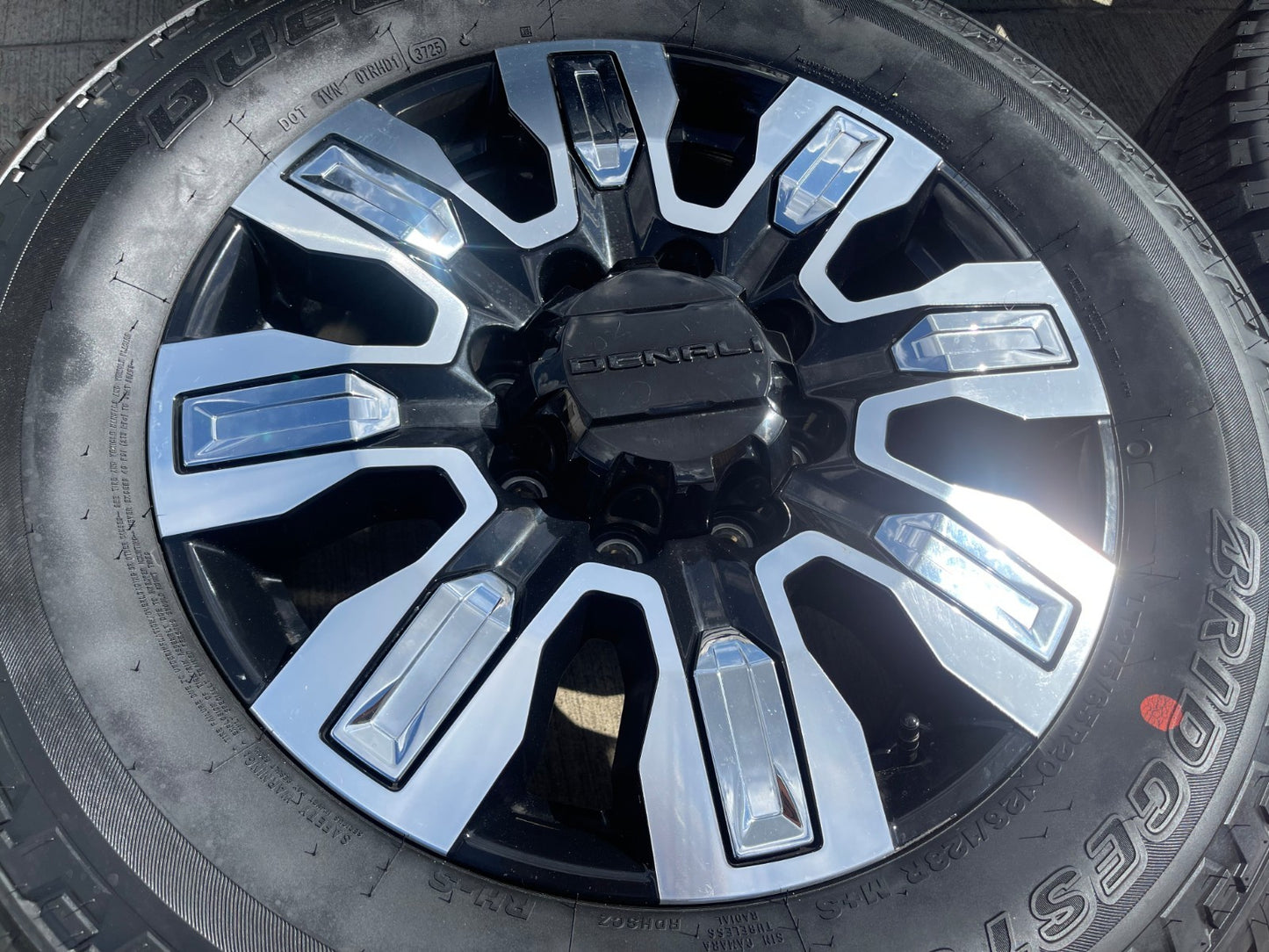 20" GMC Sierra DENALI 2500 3500 OEM wheels rims 5958 14138 Chevy DUELER A/T SET