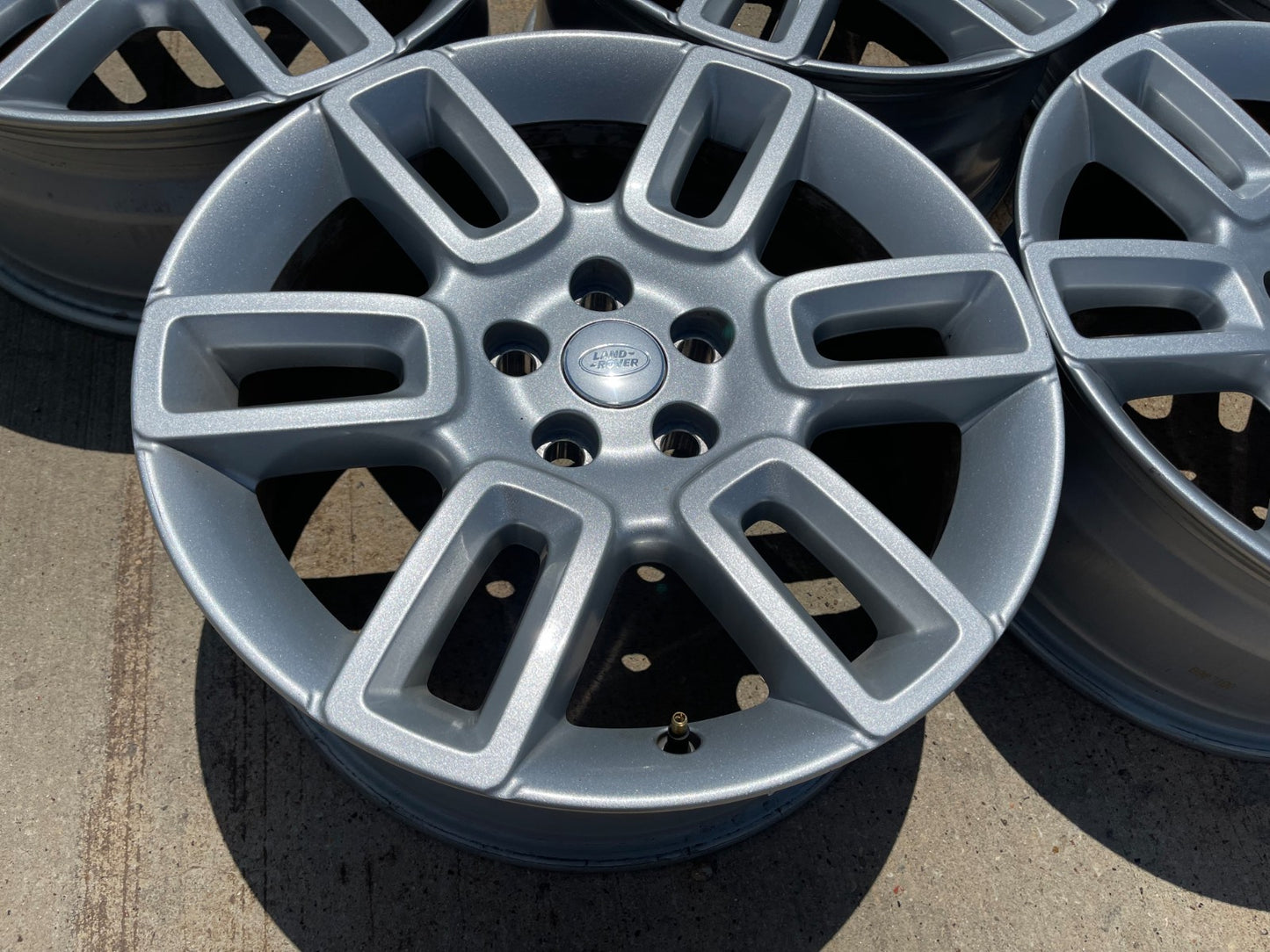 (4) 19" Land Rover DEFENDER Range Rover OEM 72350 wheels rims 2024 2025 2026 NEW