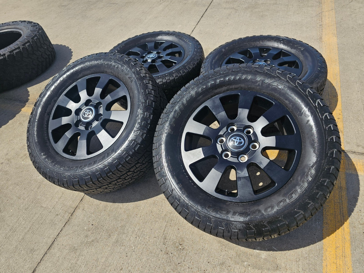 18" Toyota Land Cruiser OEM wheels rims 95952 Tundra Sequoia 2024 2025 2026 BFG