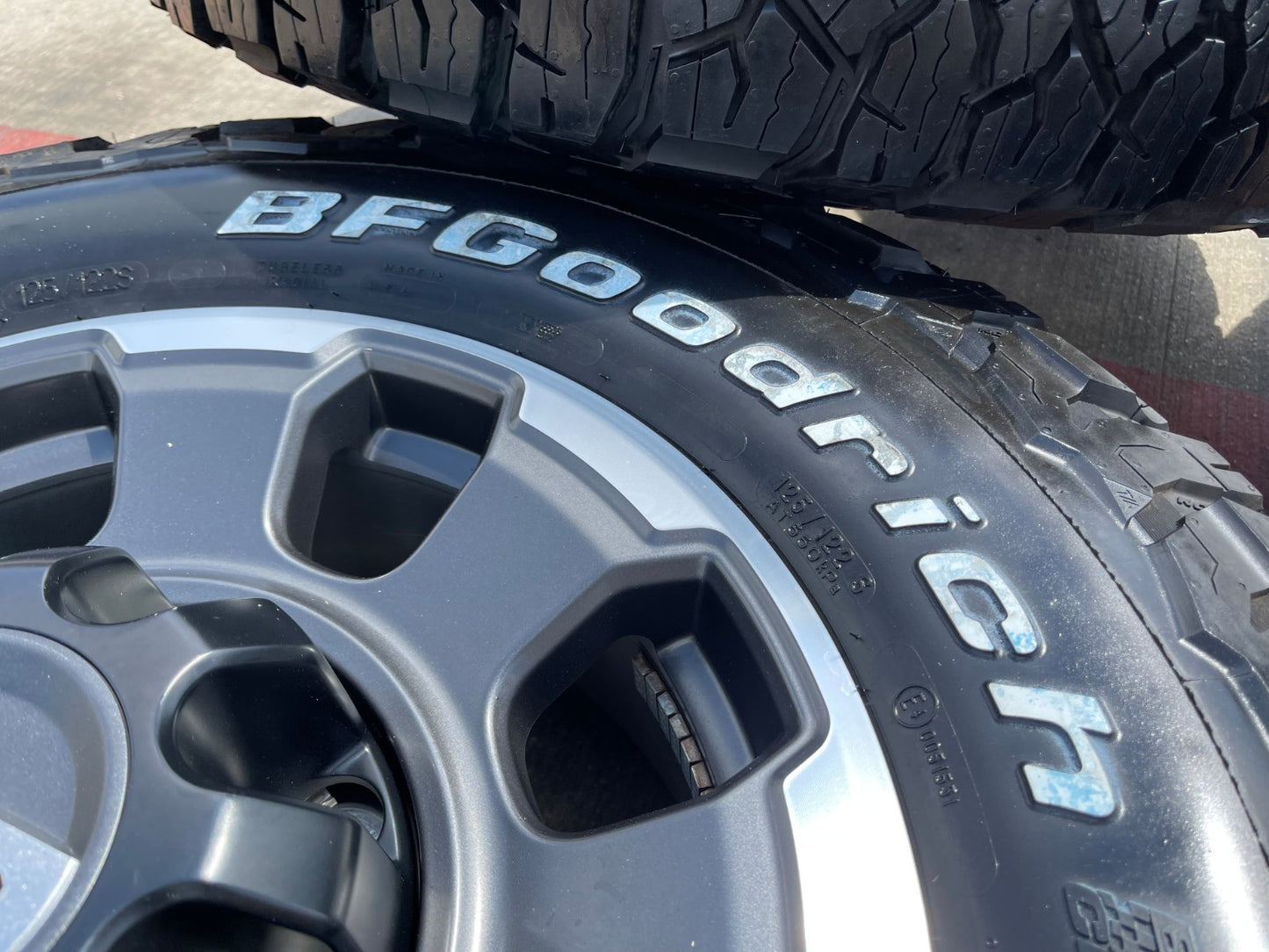 18" Ford F-250 F-350 OEM TREMOR rims wheels 10482 tires BFG KO3 A/T 33" NEW