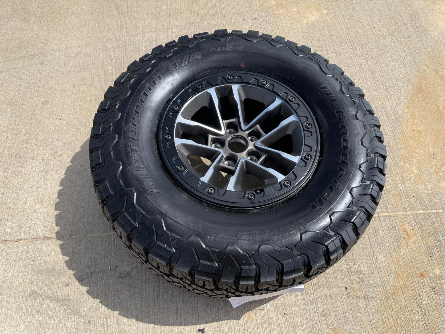 17" Jeep Wrangler 392 Gladiator Rubicon OEM 9329 BEADLOCK wheel rim BFG 35" NEW