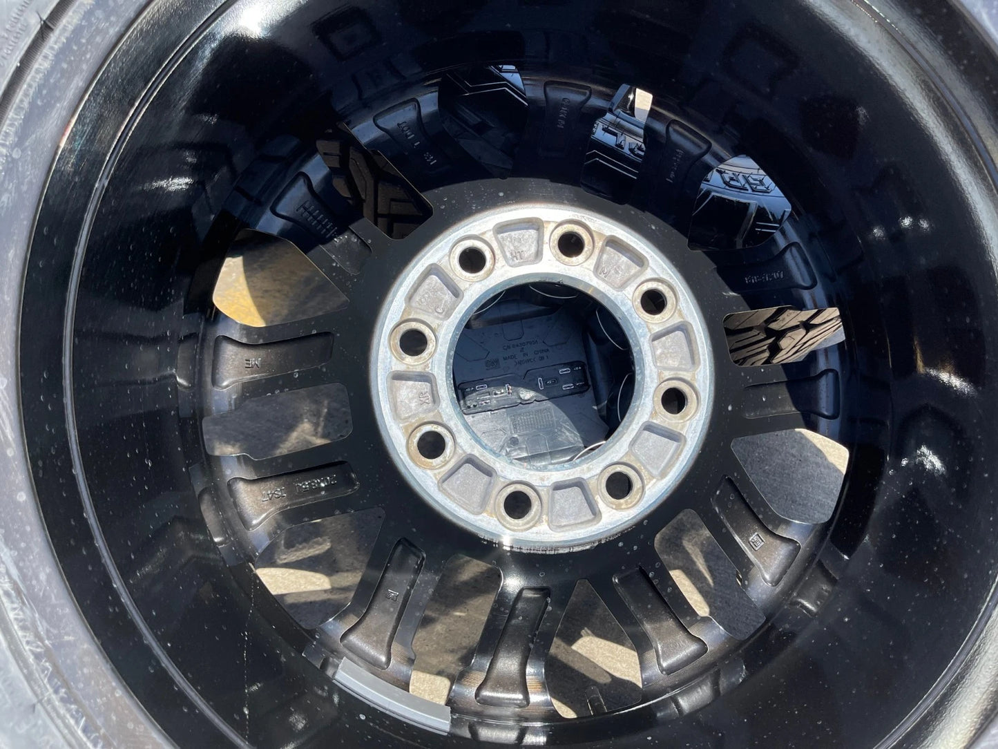 20" GMC AT4 Chevy Silverado Trail Boss 2500 87847207 OEM wheels rims NEW NITTO