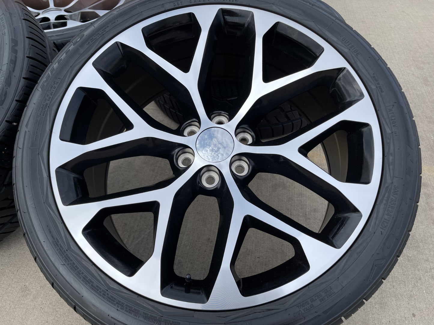 24" GMC Yukon Sierra Chevy Tahoe 1500 OEM replica 5668 wheels rims tires