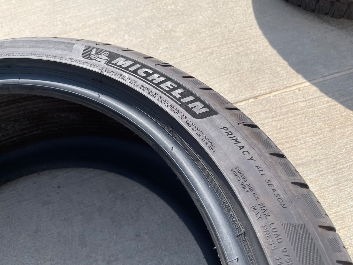 (1) 275/40/22 Michelin Primacy A/S All Season 107H XL Selfseal 275/40R22 tire