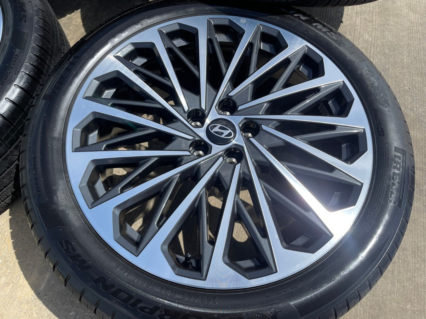 21" Hyundai Palisade Calligraphy OEM 94345 wheels rims 2026 2027 SET PIRELLI NEW