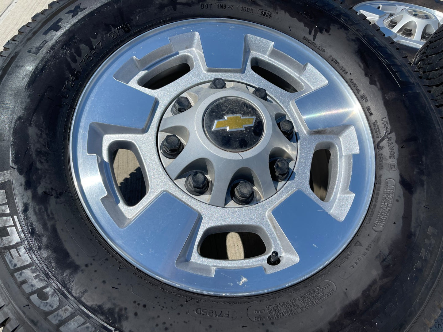17" Chevy Silverado GMC Sierra 2500 3500 OEM 5500 wheels rims tires MICHELIN A/T