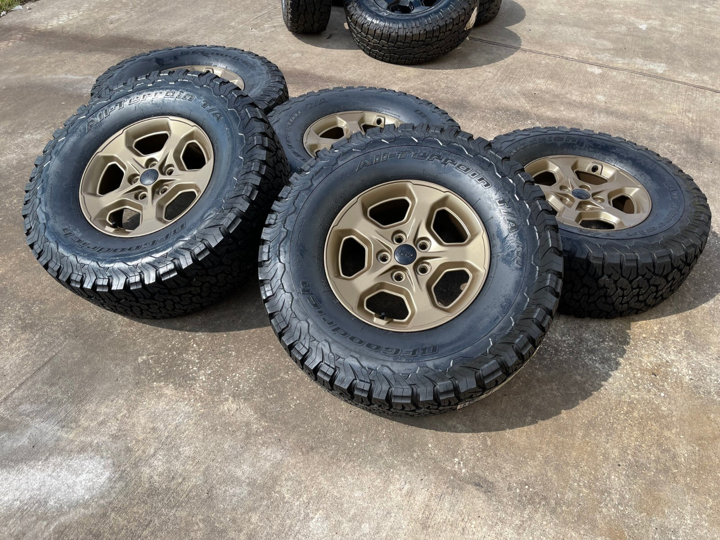 17" Jeep Gladiator RUBICON OEM wheels rims BRONZE Wrangler 9236 NEW 35" BFG
