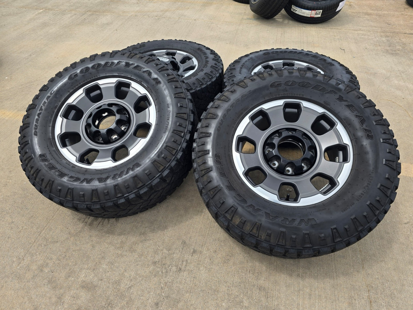 18" Ford F-250 F-350 OEM TREMOR rims wheels 10482 tires DURATRAC R/T 35"