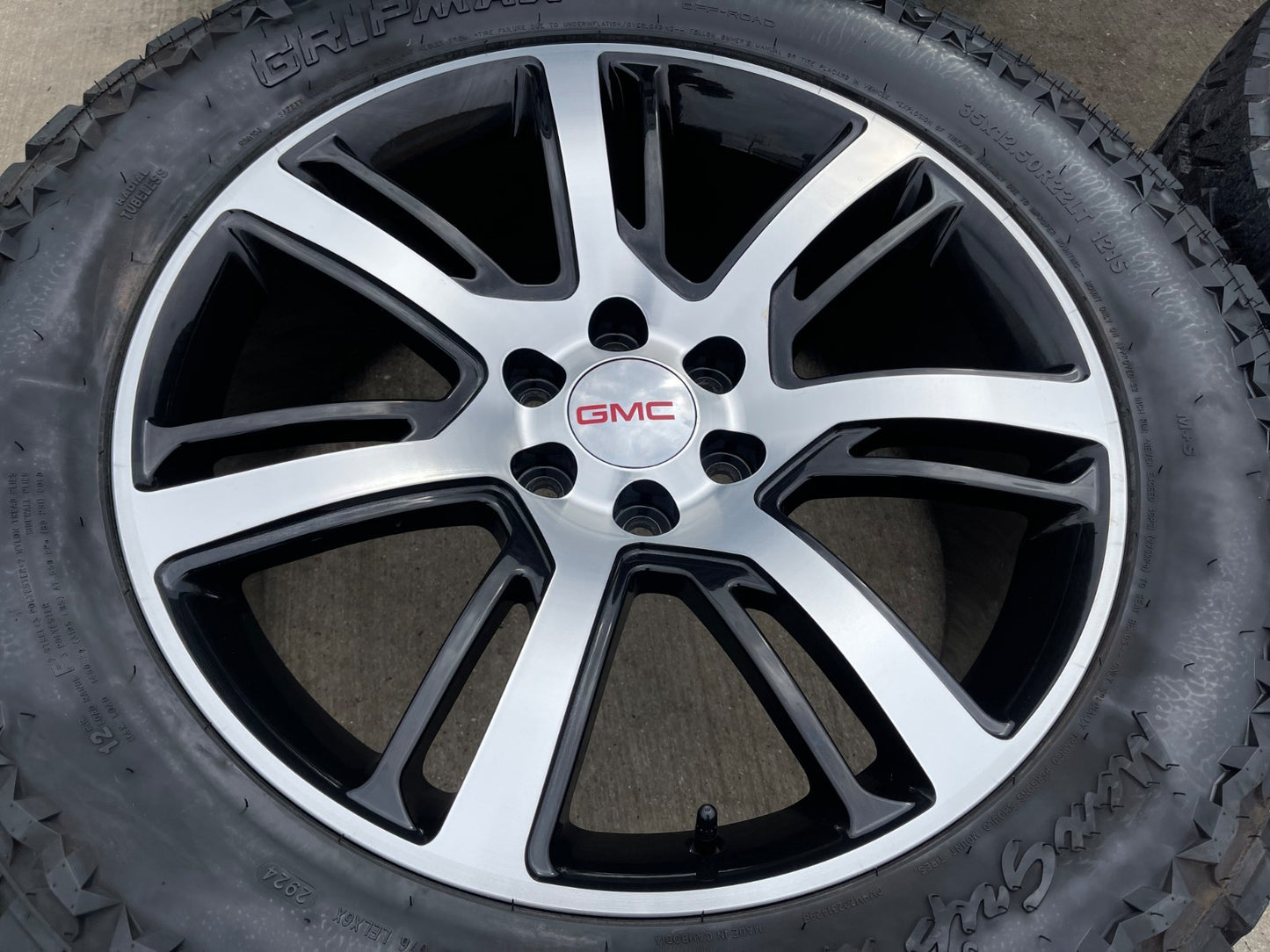 22" Cadillac Escalade Platinum OEM 4738 wheels rims tires 35"