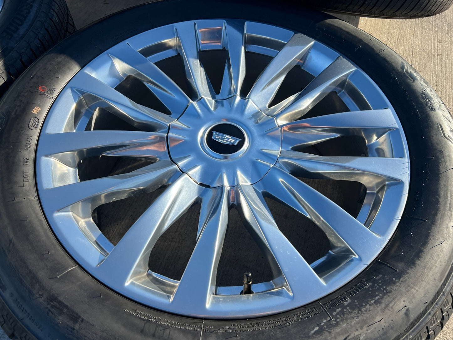 22" Cadillac Escalade Platinum OEM wheels rims 95026 tires NEW