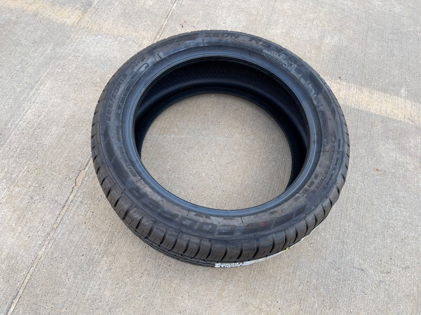 225/50/18 Cooper Zeon RS3-G1 tire 225/50R18 95W M+S NEW