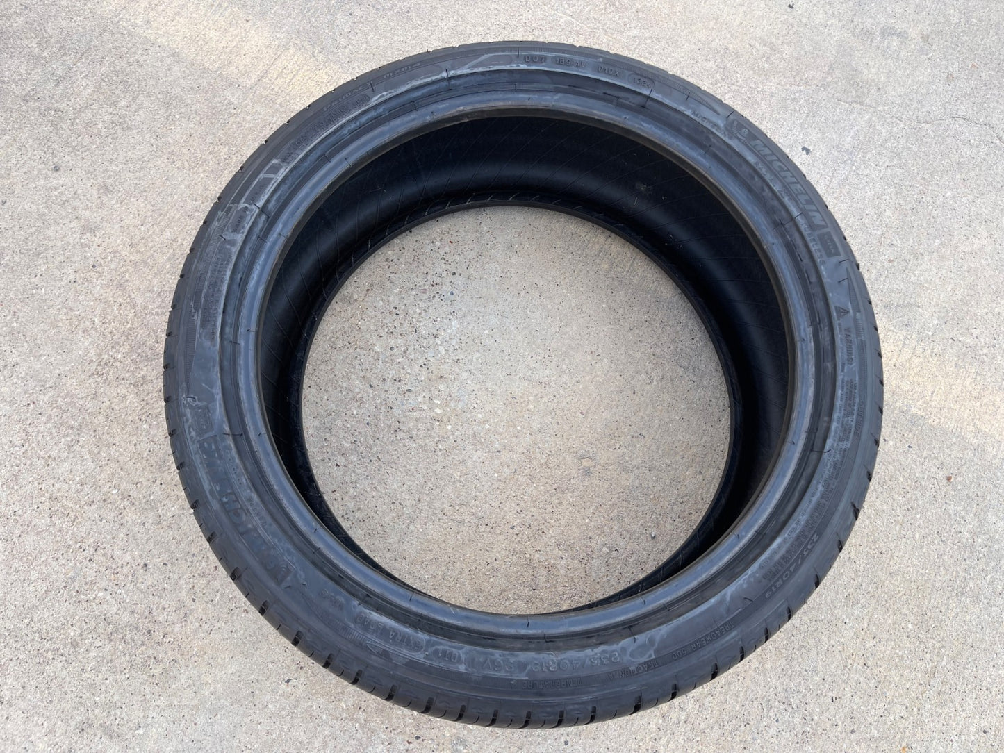 (1) 235/40/19 Michelin Primacy MXM4 tire 235/40R19 96V XL M+S