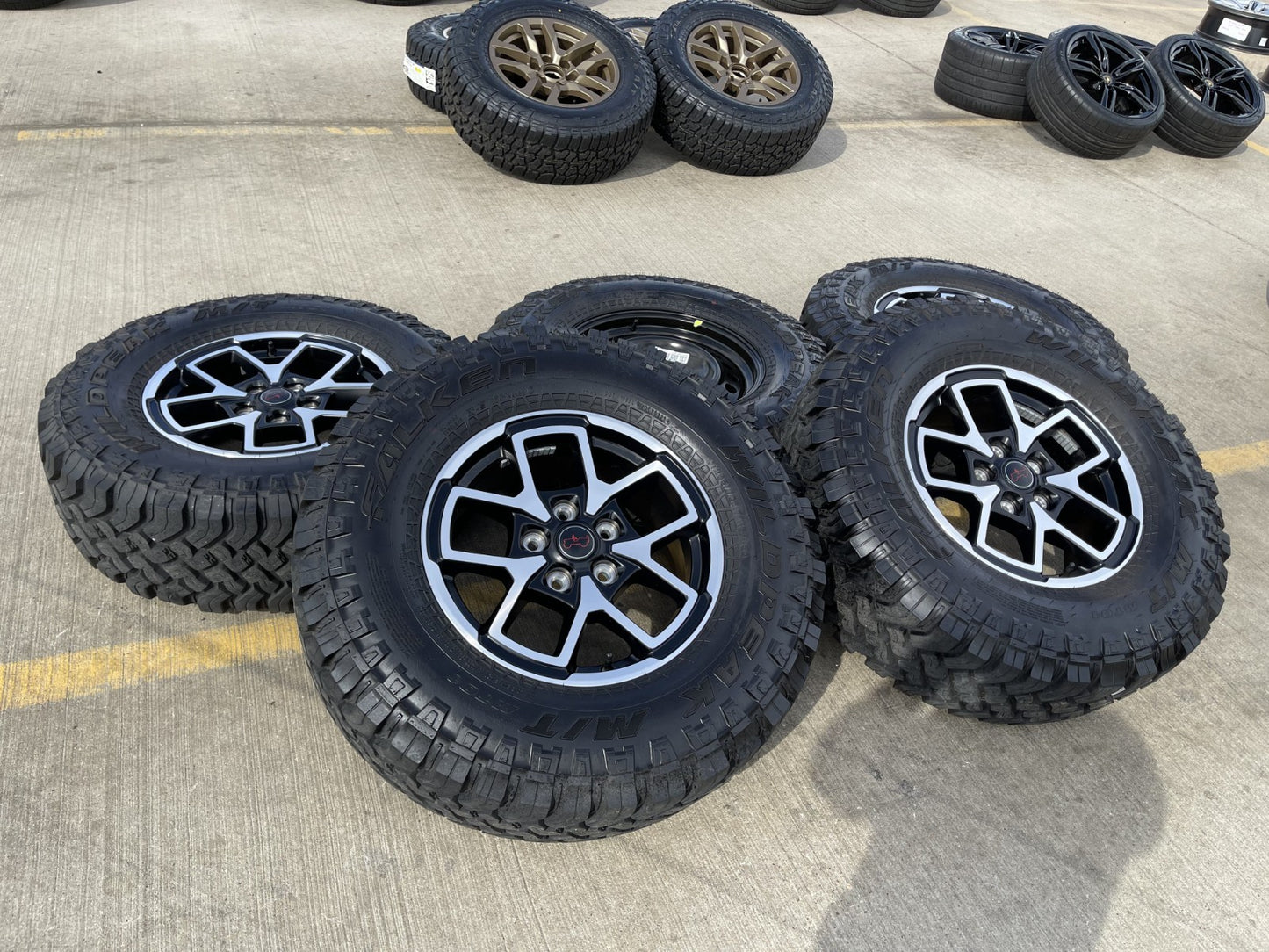 17" Jeep Wrangler Rubicon OEM 95730 9327 wheels rims Gladiator FALKEN MT 33" NEW