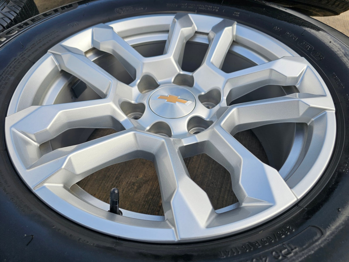 18" Chevy Silverado Suburban Tahoe OEM 14091 wheels rims GMC SET MICHELIN