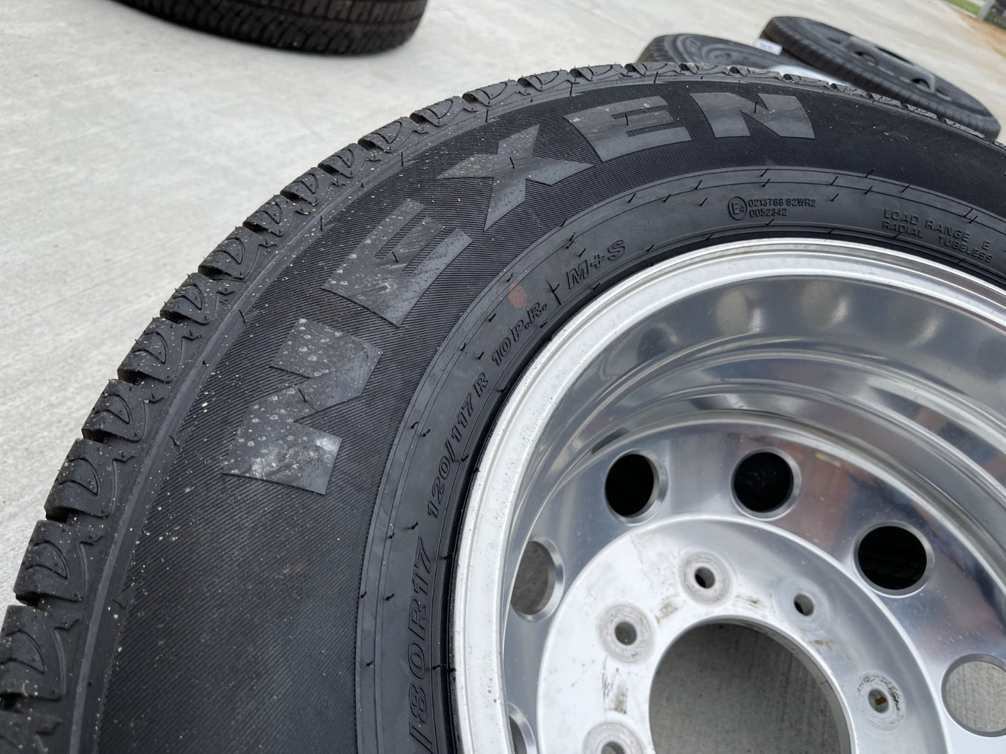(1) 17" Dodge Ram 3500 Dually Laramie 8x200 REAR wheel rim 2702 OEM tire NEXEN