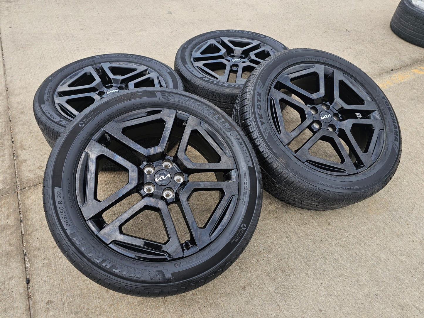 20" Kia Telluride Prestige X-PRO OEM wheels rims 74721 Sedona 2023 2024 2025