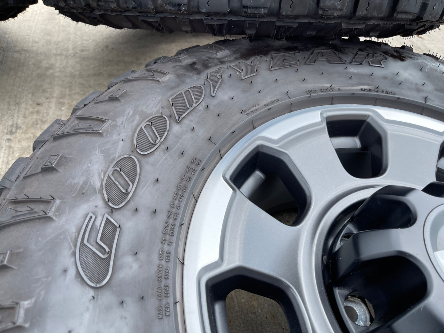 18" Ford F-250 F-350 OEM TREMOR rims wheels 10482 tires DURATRAC R/T 35"
