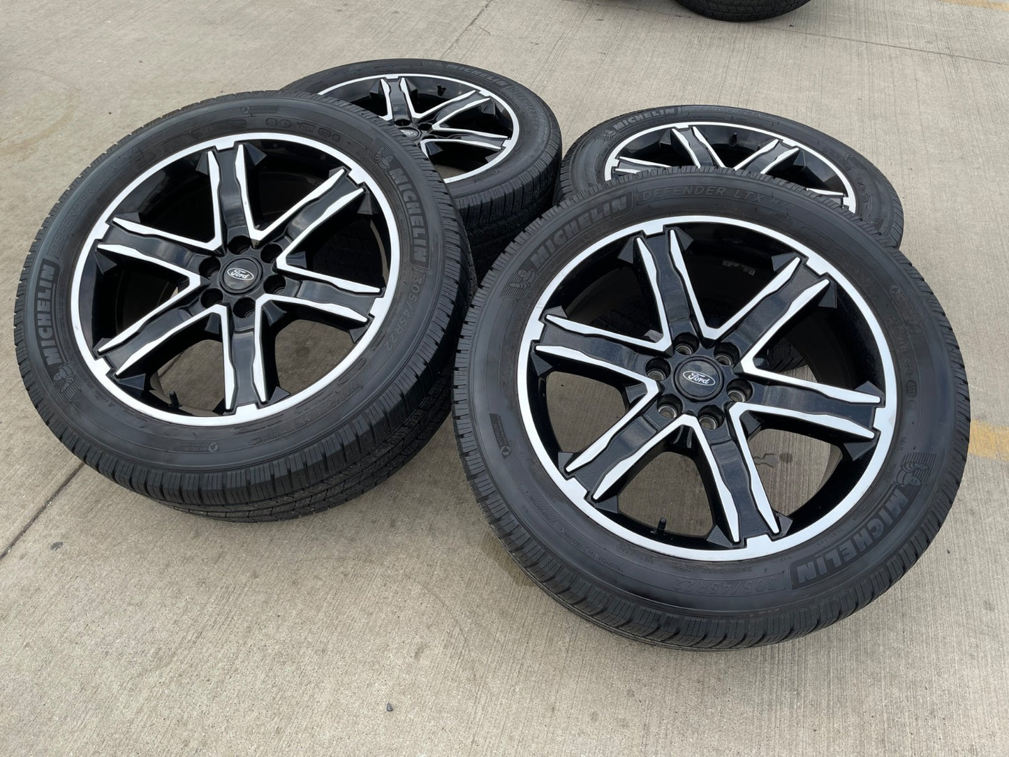22" Ford F-150 Expedition PERFORMANCE OEM 10200 rims wheels MICHELIN