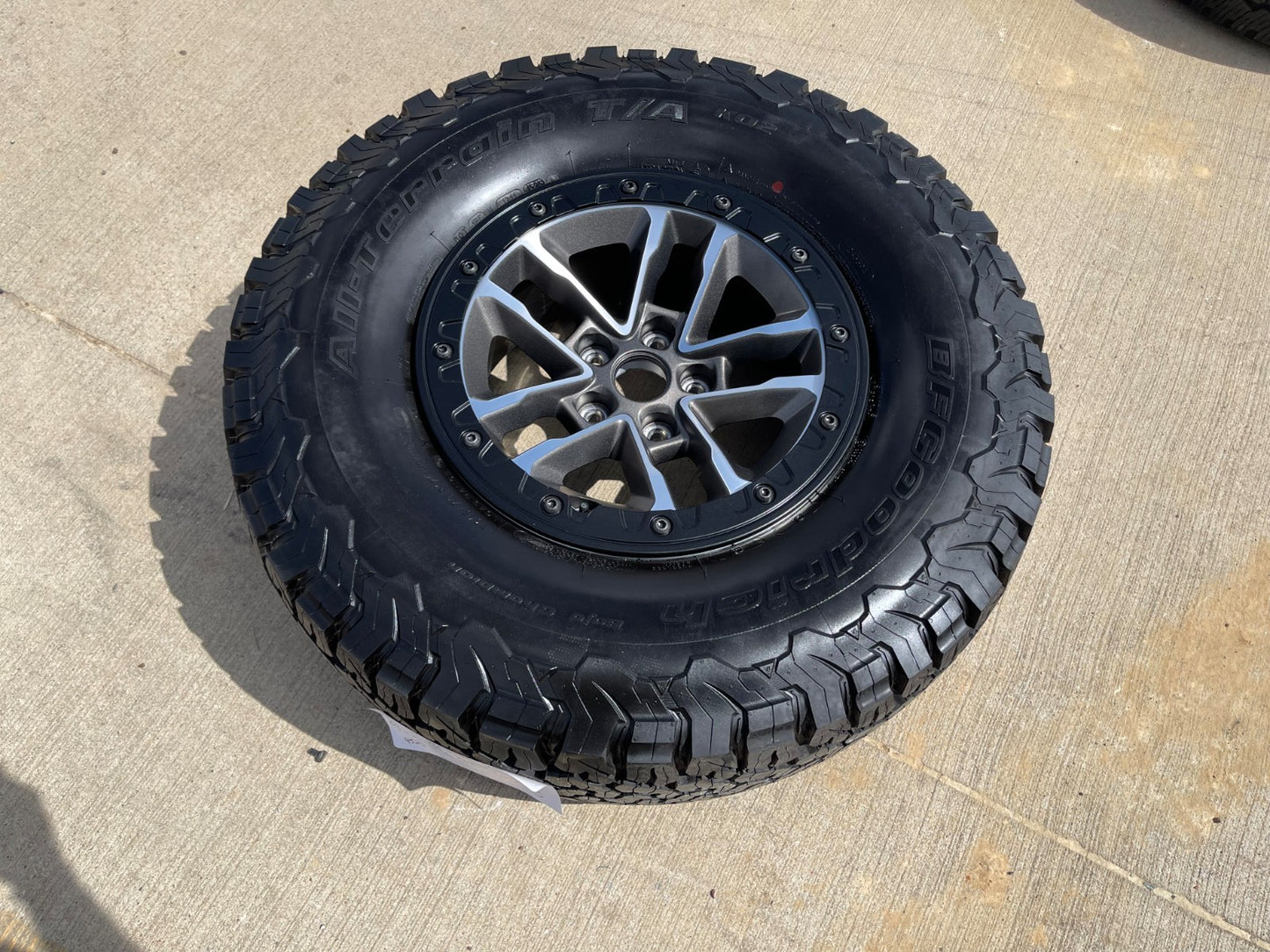 17" Jeep Wrangler 392 Gladiator Rubicon OEM 9329 BEADLOCK wheel rim BFG 35" NEW
