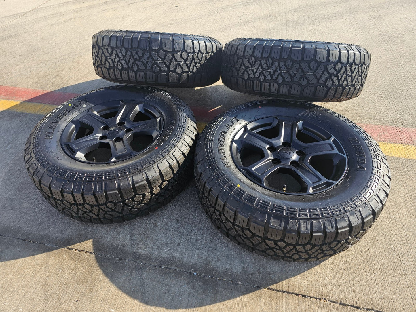 17" Jeep Wrangler Rubicon OEM wheels rims 9216 Gladiator KENDA KLEVER A/T2 NEW
