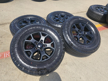 (1) 17" Jeep Wrangler Rubicon OEM 9218 wheel rim Gladiator tire NEXEN HTX2 NEW