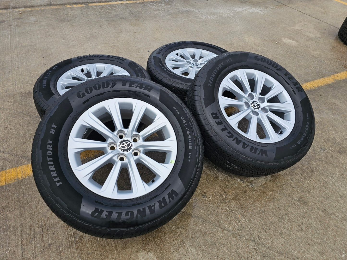 18" Toyota Grand Highlander OEM 10525 wheels rims tires Lexus TX350 GOODYEAR